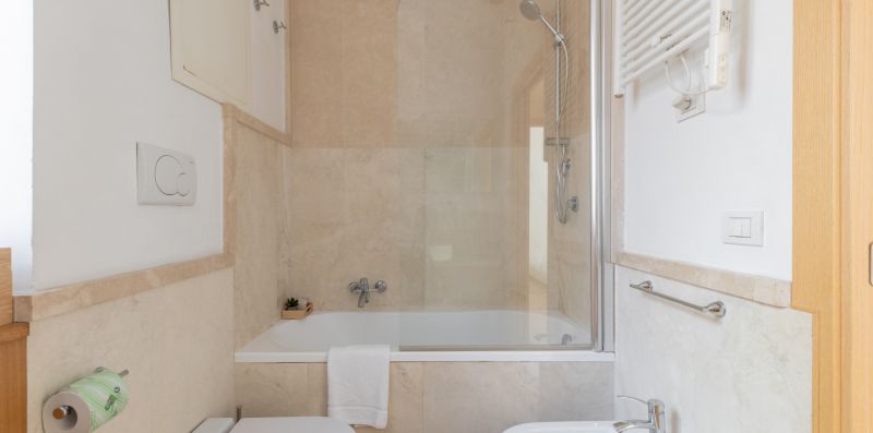 Pantheon Historical White Apartment - iFlat