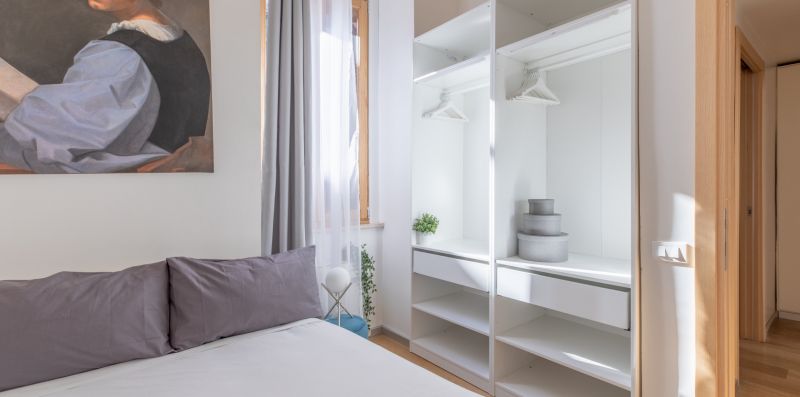 Pantheon Historical White Apartment - iFlat