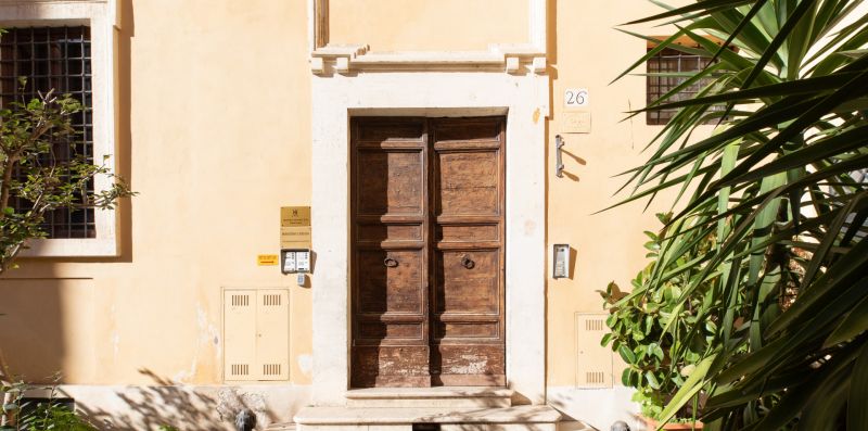 Pantheon Historical White Apartment - iFlat