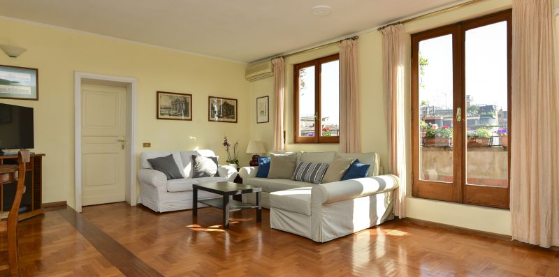 Rome at Your Feet with Terrace - iFlat