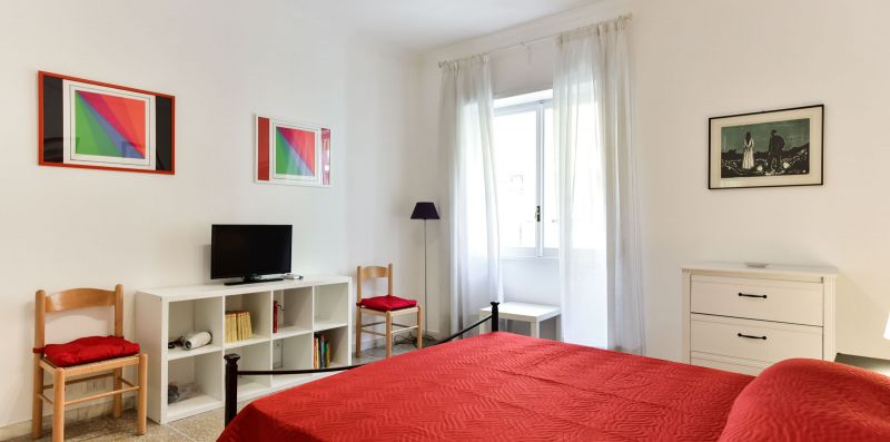 Red & White Vatican Apartment - iFlat
