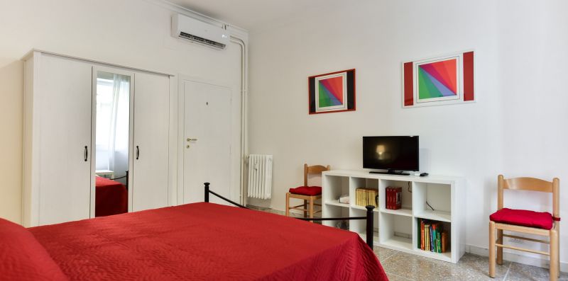 Red & White Vatican Apartment - iFlat