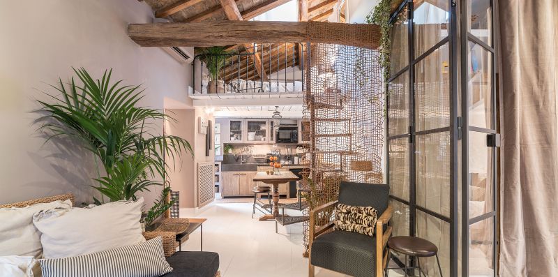 Charming Luxury Navona Apartment in Historic Building - iFlat