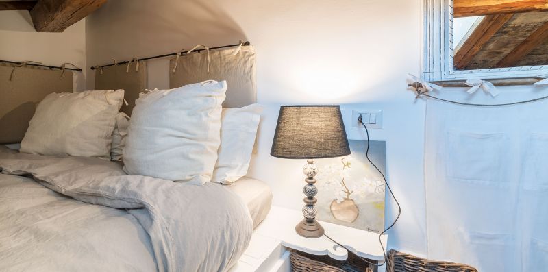 Charming Luxury Navona Apartment in Historic Building - iFlat