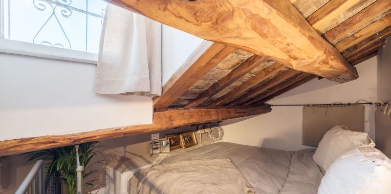 Charming Luxury Navona Apartment in Historic Building - iFlat