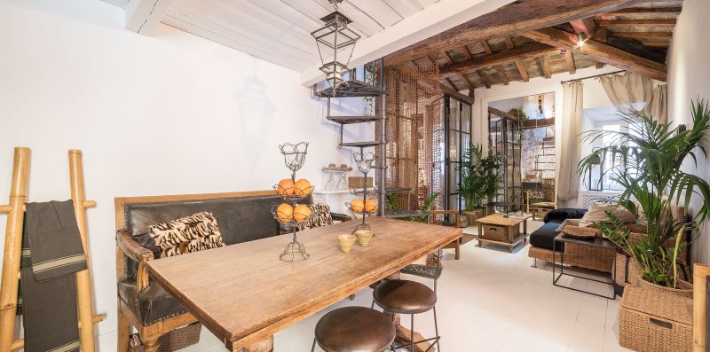 Charming Luxury Navona Apartment in Historic Building - iFlat