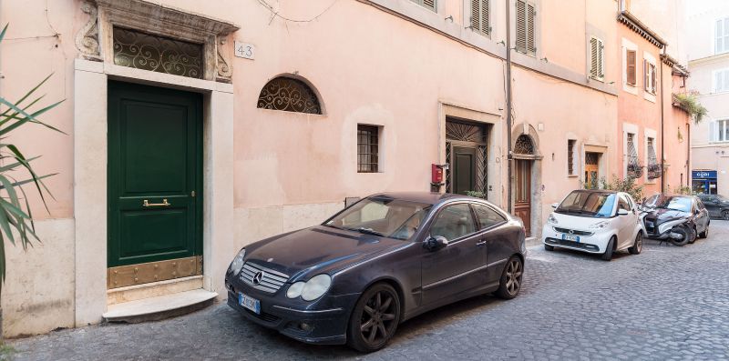 Charming Luxury Navona Apartment in Historic Building - iFlat