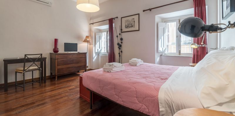 Spanish Steps Studio Apartment - iFlat
