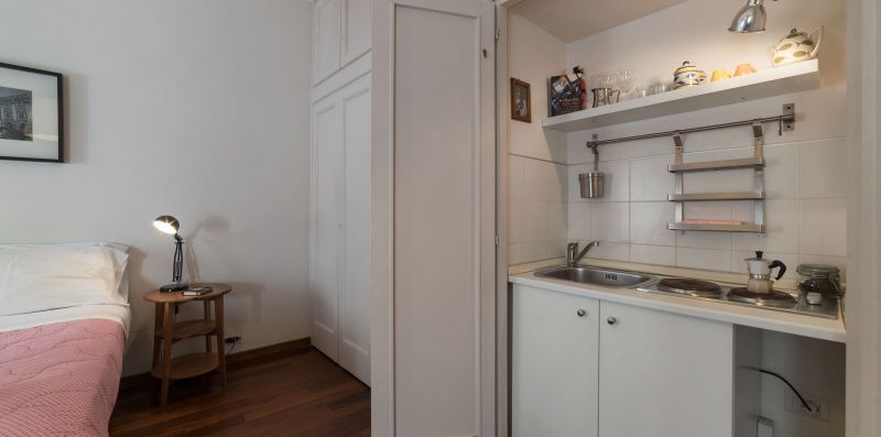 Spanish Steps Studio Apartment - iFlat