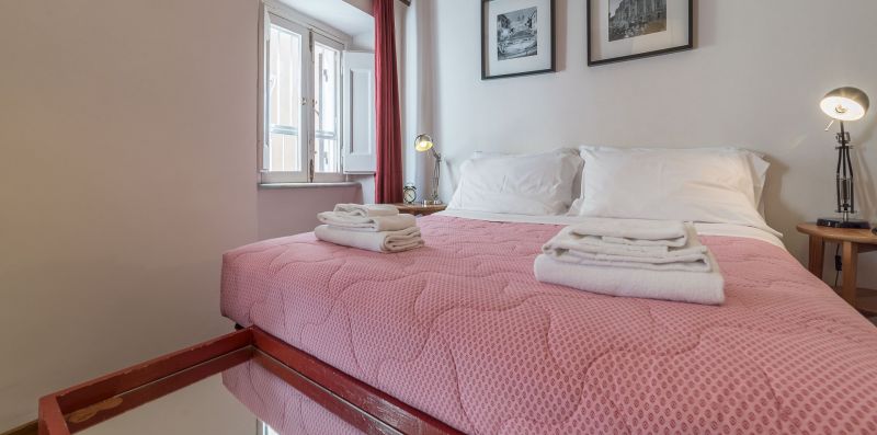 Spanish Steps Studio Apartment - iFlat