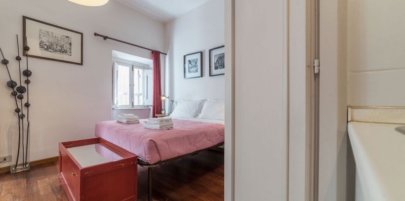 Spanish Steps Studio Apartment - iFlat