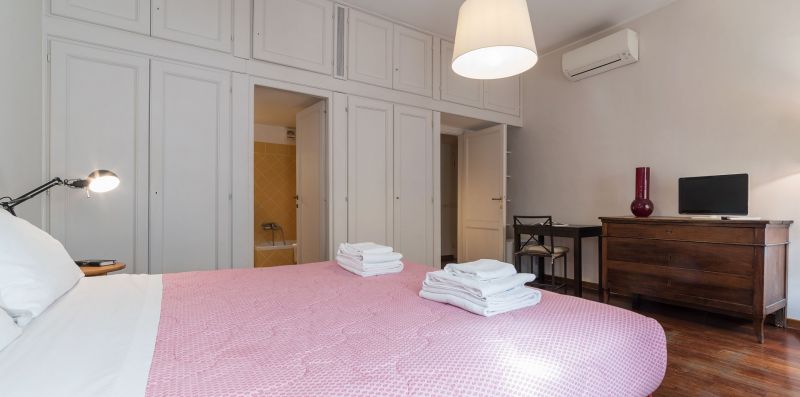 Spanish Steps Studio Apartment - iFlat