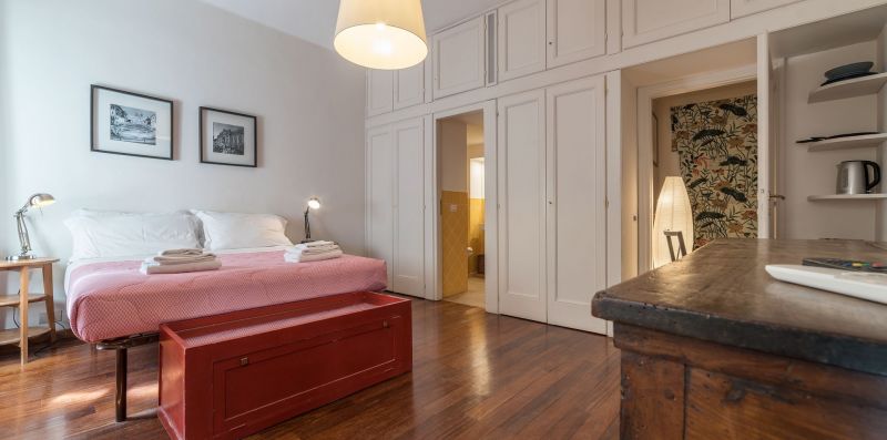 Spanish Steps Studio Apartment - iFlat
