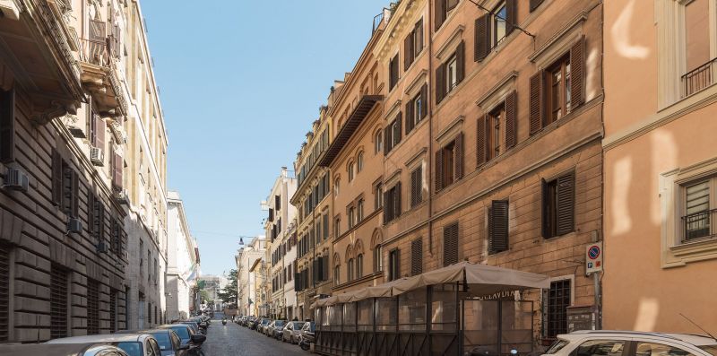 Spanish Steps Studio Apartment - iFlat