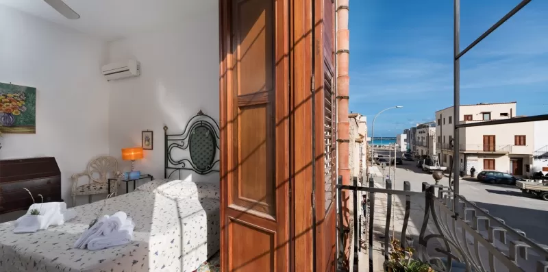 Nino Bixio - itregolfiaccomodation