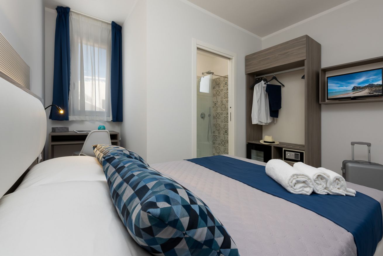 Standard room with window