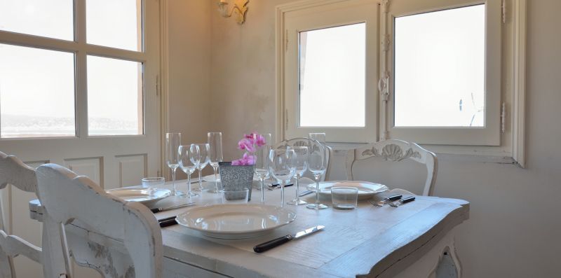 St Tropez Romantic House - suitelowcost