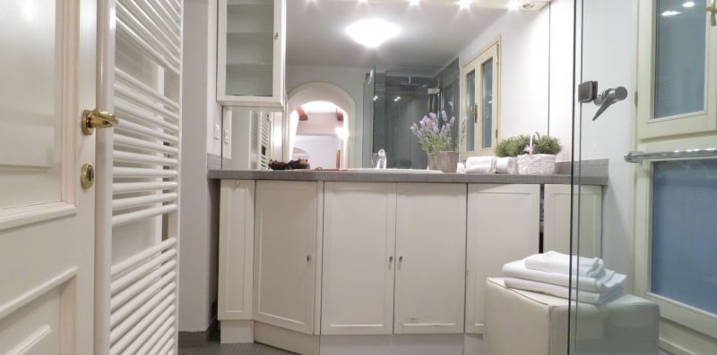 Cesare Battisti Apartment - Vector Rentals & Property Services SRL Unipersonal