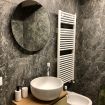 Il marmo nero del bagno con lo specchio - VeronaJourneys
