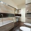 Bellissimo, luminoso e ampio bagno con vasca - VeronaJourneys