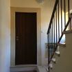 La porta d'ingresso all'appartamento dalle scale - VeronaJourneys