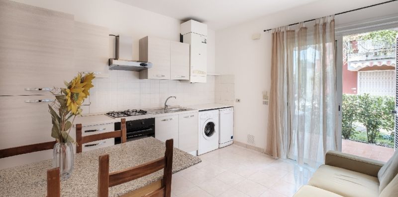 HOLIDAY SIRMIONE B8 Apartment - con piscina fronte lago e parcheggio interno - Vivere il Garda