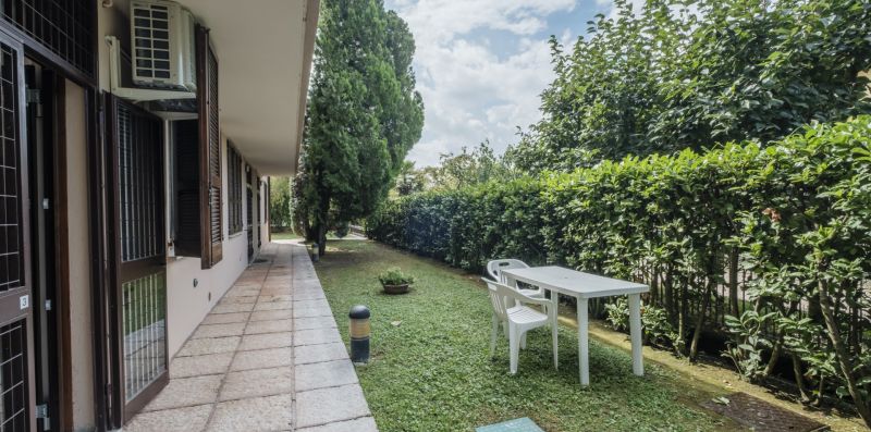 DA LAURA - monolocale piano terra con piscina fronte lago - Vivere il Garda