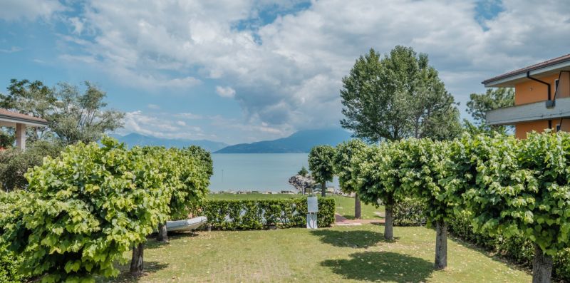 DA LAURA - monolocale piano terra con piscina fronte lago - Vivere il Garda