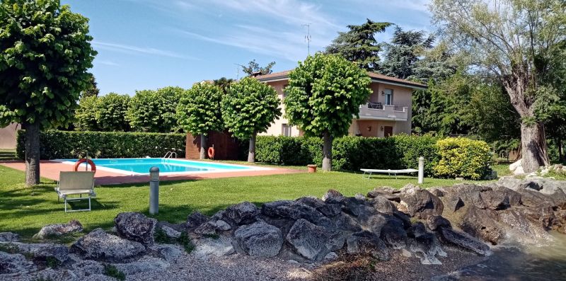 DA LAURA - monolocale piano terra con piscina fronte lago - Vivere il Garda