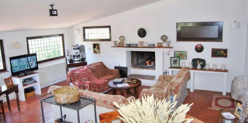 SULMONA - Comoda villa con piscina per 10 - Weekey Rentals