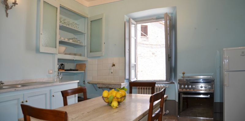 Casa del Borgo - Antico palazzo nel cuore del borgo di Sermugnano per 5/6 pax - Weekey Rentals