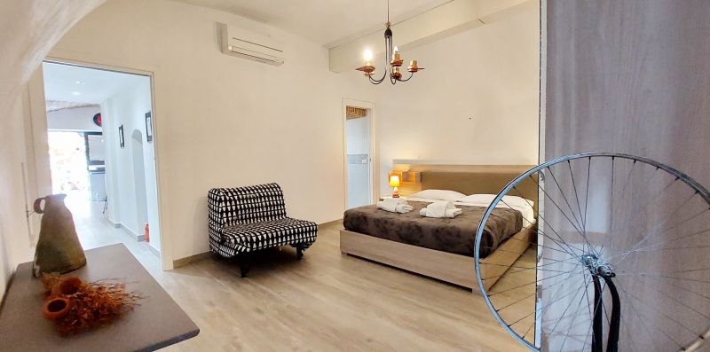 Baccina - Comfortable apartment in the characteristic Monti area, close to the Coliseum - Weekey Rentals