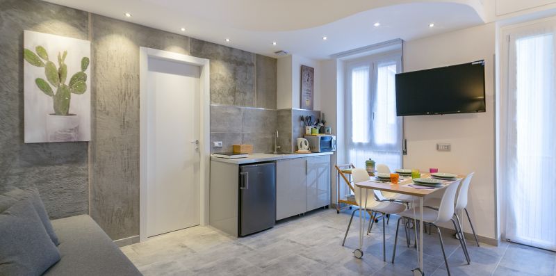 Central Station - Intimate Apartment wifi /ac/netflix - We Rent Italy
