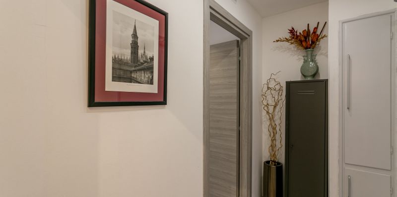 A modern nest In Milan! - NETFLIX wifi AC - We Rent Italy